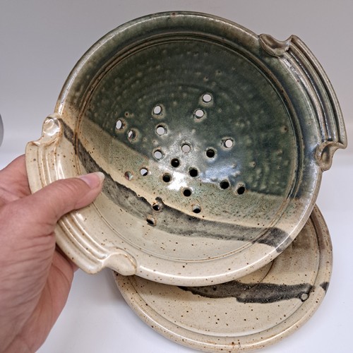 Click to view detail for #250704 Colander and Plate $26